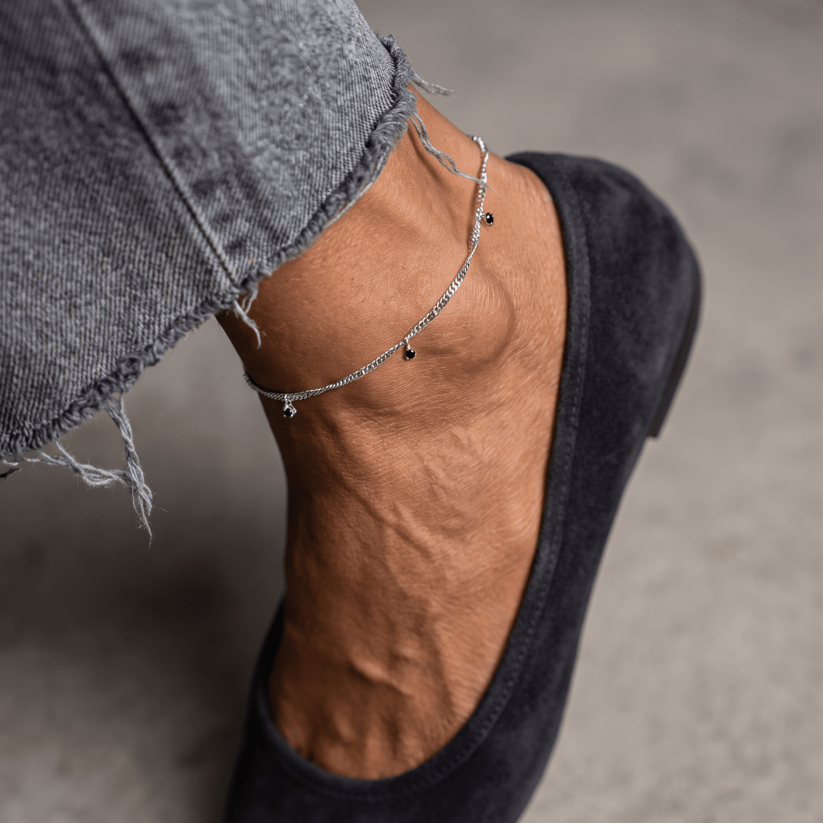 Black Spinel Anklet - Flowing
