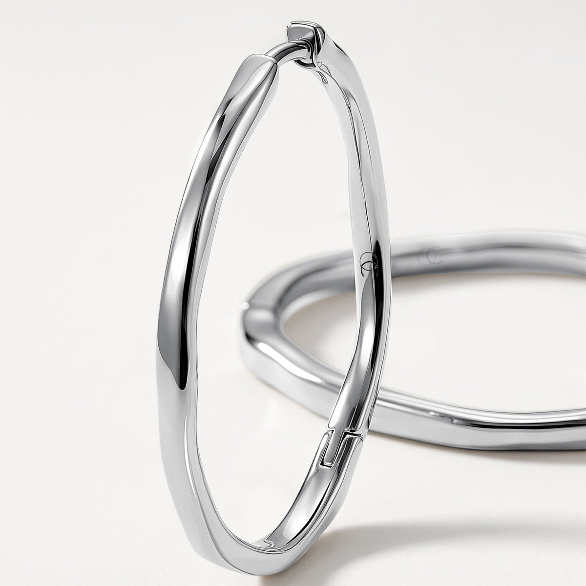 Queen Flow Hoops