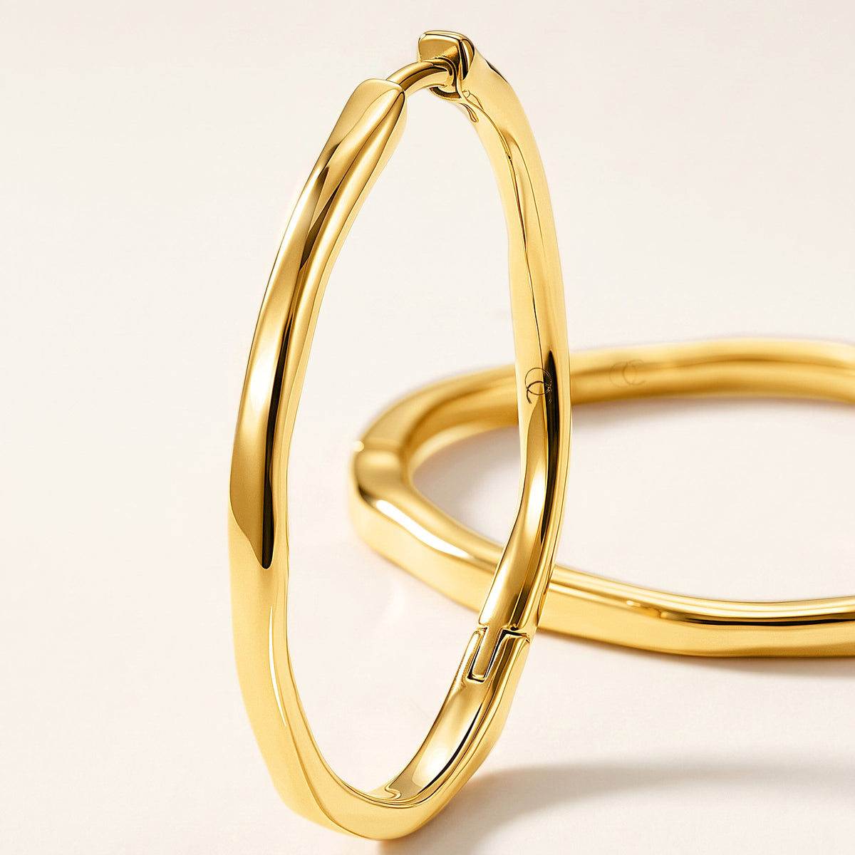Queen Flow Hoops