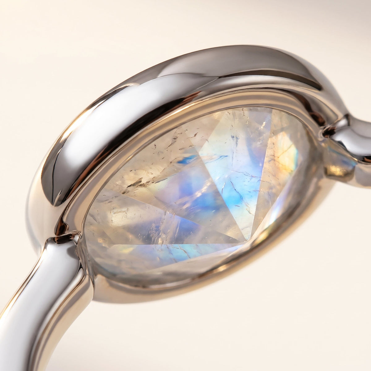 Moonstone Ring - Skin-Touch