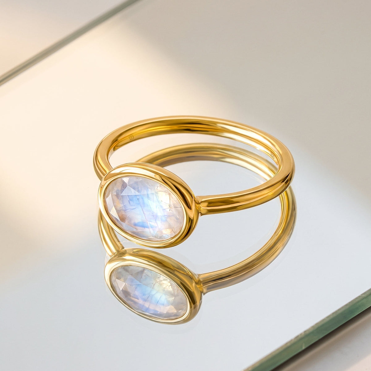 Moonstone Ring - Skin-Touch