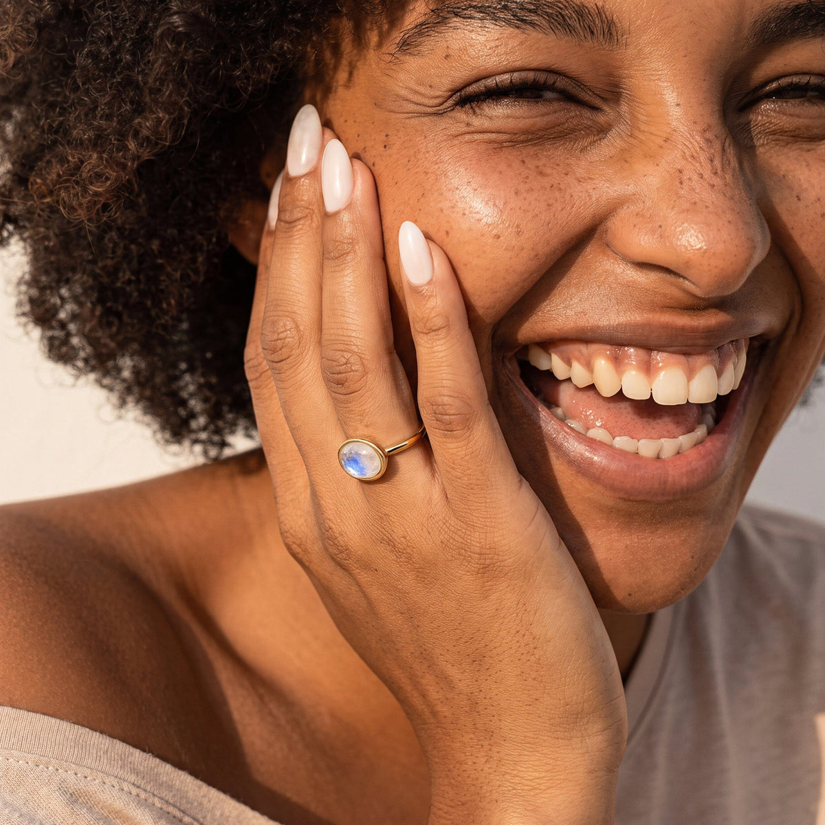 Moonstone Ring - Skin-Touch