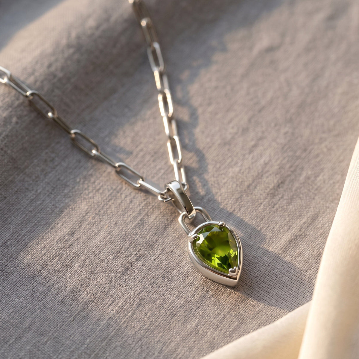 Peridot Talis Widelink Necklace - August Birthstone