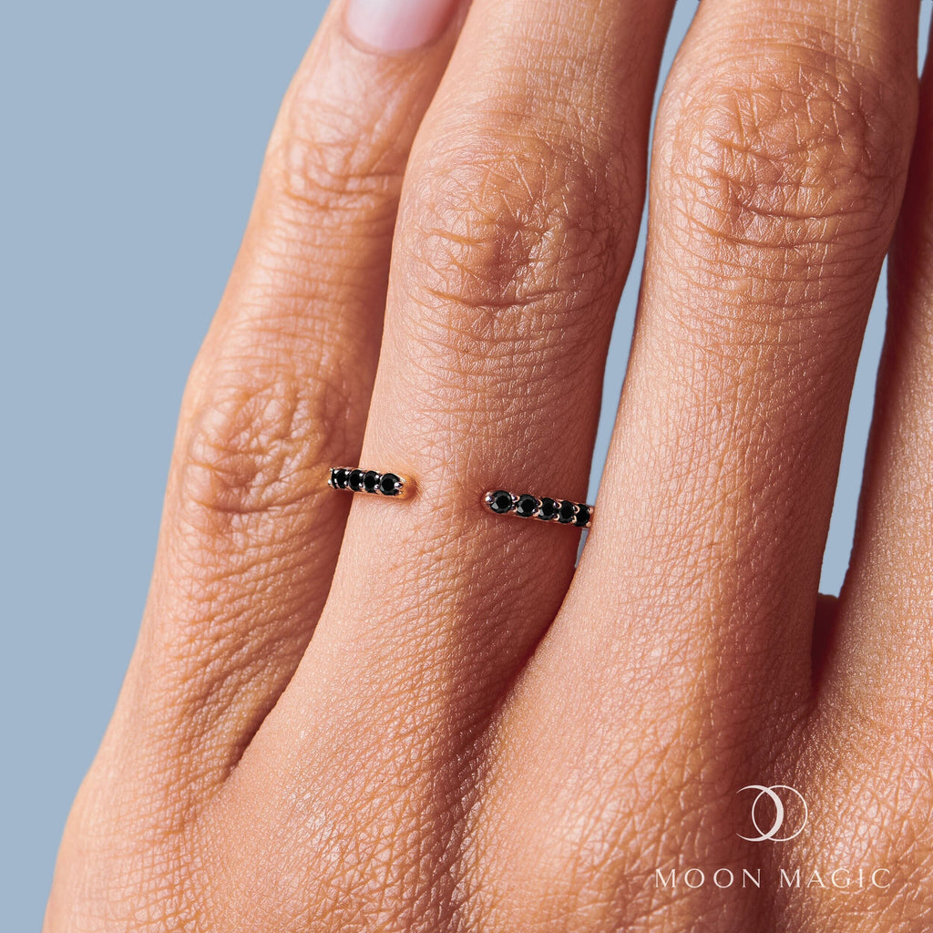 Black Spinel Ring - Twinkling Band