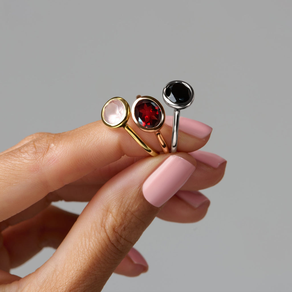 Garnet Ring - Skin-Touch