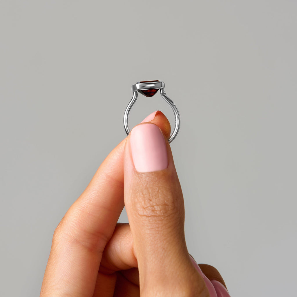 Garnet Ring - Skin-Touch
