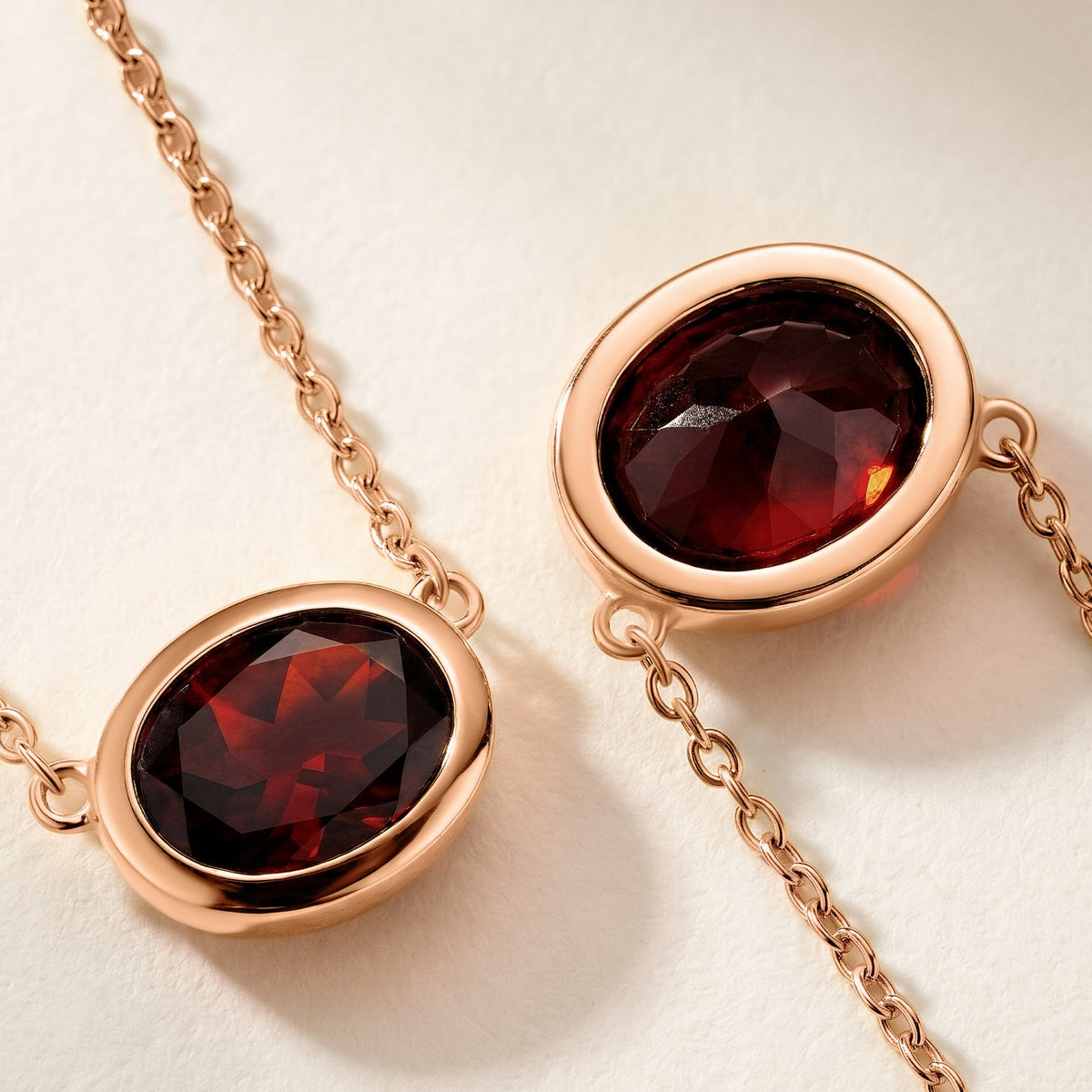 Garnet Necklace - Skin-Touch