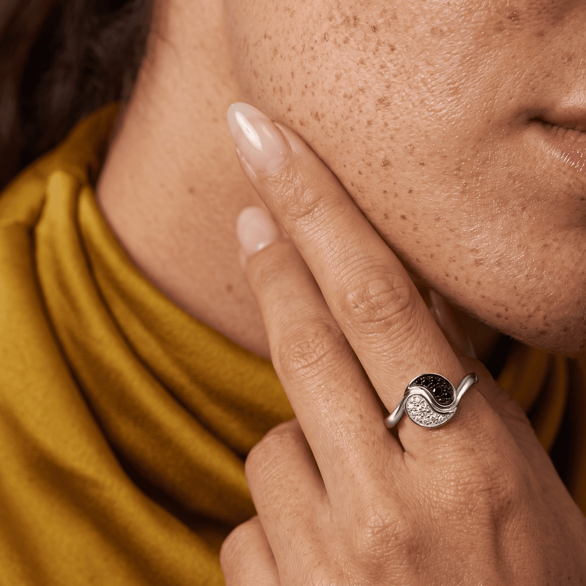 Black Spinel Lab Diamond Ring - Yin Yang